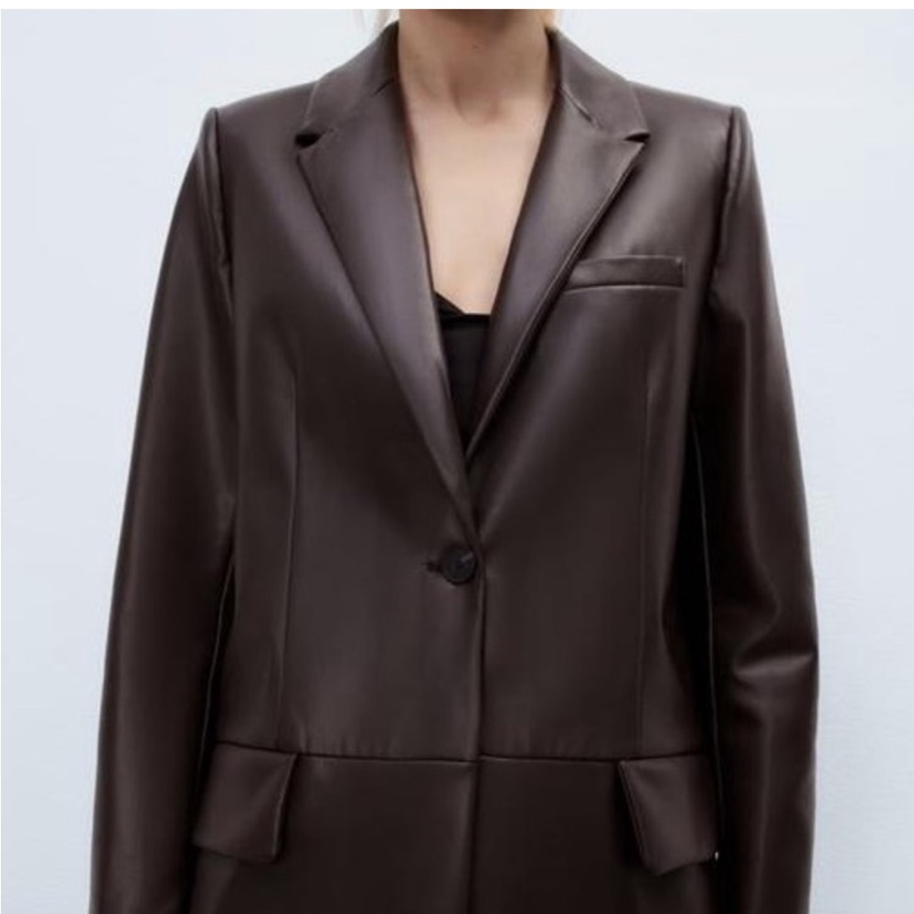 Zara Brown Blazer with Notched Lapels and Tailored Fit